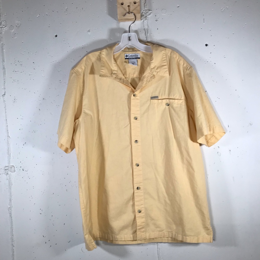 Columbia sportswear pale yellow short sleeve button down shirt size L